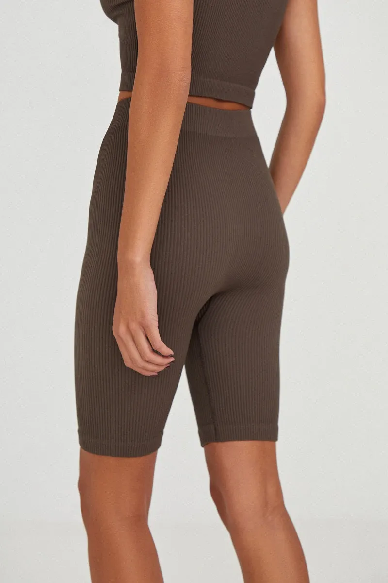 High-rise cycling shorts